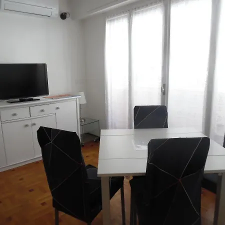 Apartment Joly 2 Pieces A 100 Mt De La *