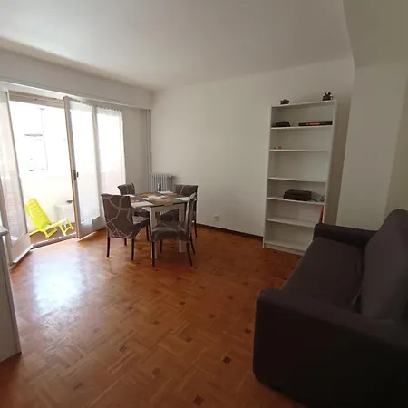 Joly 2 Pieces A 100 Mt De La Apartment